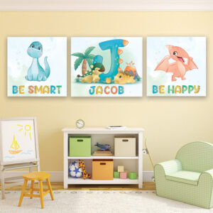 Set de 3 tablouri, multicanvas, personalizate cu 2 mesaje si nume, cu tematica dinozauri, pentru decorarea camerei.