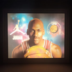 Lampa de veghe personalizata cu nume, cu Michael Jordan tinand in mana Soarele pe fundal cu univers