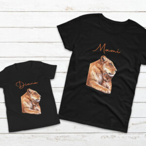 Set de tricouri negre pentru mama si fiica, cu imprimeu cu mama de leu si pui de leu, personalizate cu nume