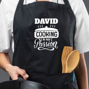 Sort de culoare neagra personalizat cu nume, cu imprimeu text " Cooking is my passion"