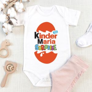 Body Kinder Surprise personalizat cu nume, rezistent la spălări, tăiere de moţ, bumbac 100%, Regular fit, culoare alb