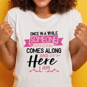 Tricou Funny cu imprimeu Once In A While Someone Amazing Comes Along And Here I Am, bumbac 100%, culoare alb, regular fit