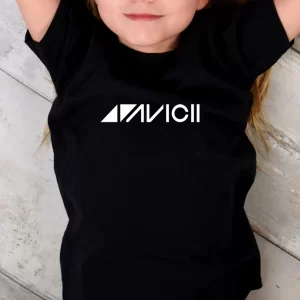 Tricou Avicii, bumbac 100%, regular fit, imprimeu rezistent la spălări, culoare negru