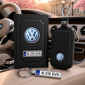 Portofel Volkswagen personalizat cu logo VW și număr de înmatriculare, alături de husă pentru cheia auto și breloc personalizat