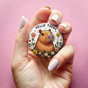 Mărţişoare cu Capybara tip insignă, set de 4 bucăţi, diametru 7,5cm, ambalate individual