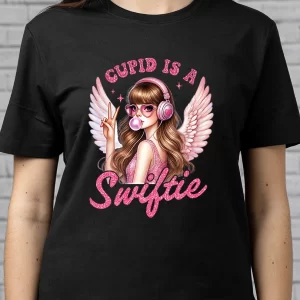 Tricou Cupid Is A Swiftie, unisex, rezistent la spălări, bumbac 100%, Regular Fit, culoare negru