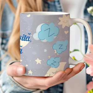 Cană Mărțișor Continuu Obosită, Dar Fericită, rezistentă la maşina de spălat vase, 350ml