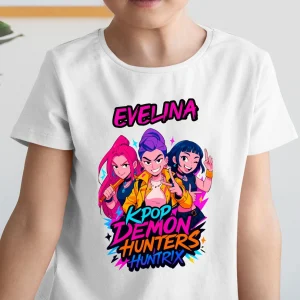 Tricou de culoare alb, personalizat cu nume, personajele şi textul Kpop Demon Hunters Huntrix