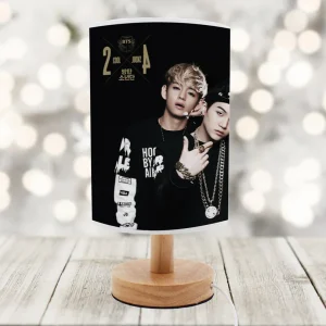 Lampă LED BTS personalizată cu nume, bază din lemn, USB, veioză K-pop