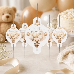 Artificii şi etichete botez cu ursuleţ şi baloane crem pentru decor elegant de botez
