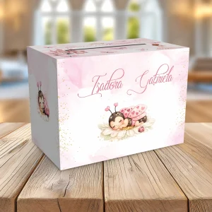 Cutie pentru plicuri botez cu Buburuză dormind și decor floral roz
