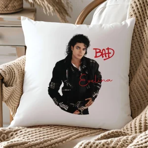 Pernă Michael Jackson personalizată cu nume, model Bad, 40x40 cm, pernă decorativă pentru fani Michael Jackson, cadou personalizat pentru iubitorii muzicii pop