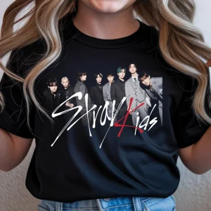 Tricou Stray Kids negru cu design modern K-pop pentru fete