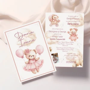 Invitaţie botez fetiţă cu ursuleţ roz, culori pastel, poză şi plic inclus